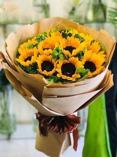 Shop hoa tươi Đà Nẵng là nơi lý tưởng để bạn tìm kiếm những bó hoa tươi đẹp và tinh tế nhất. Hãy xem qua hình ảnh của shop và cảm nhận sự tinh tế, chuyên nghiệp từ những sản phẩm của họ.